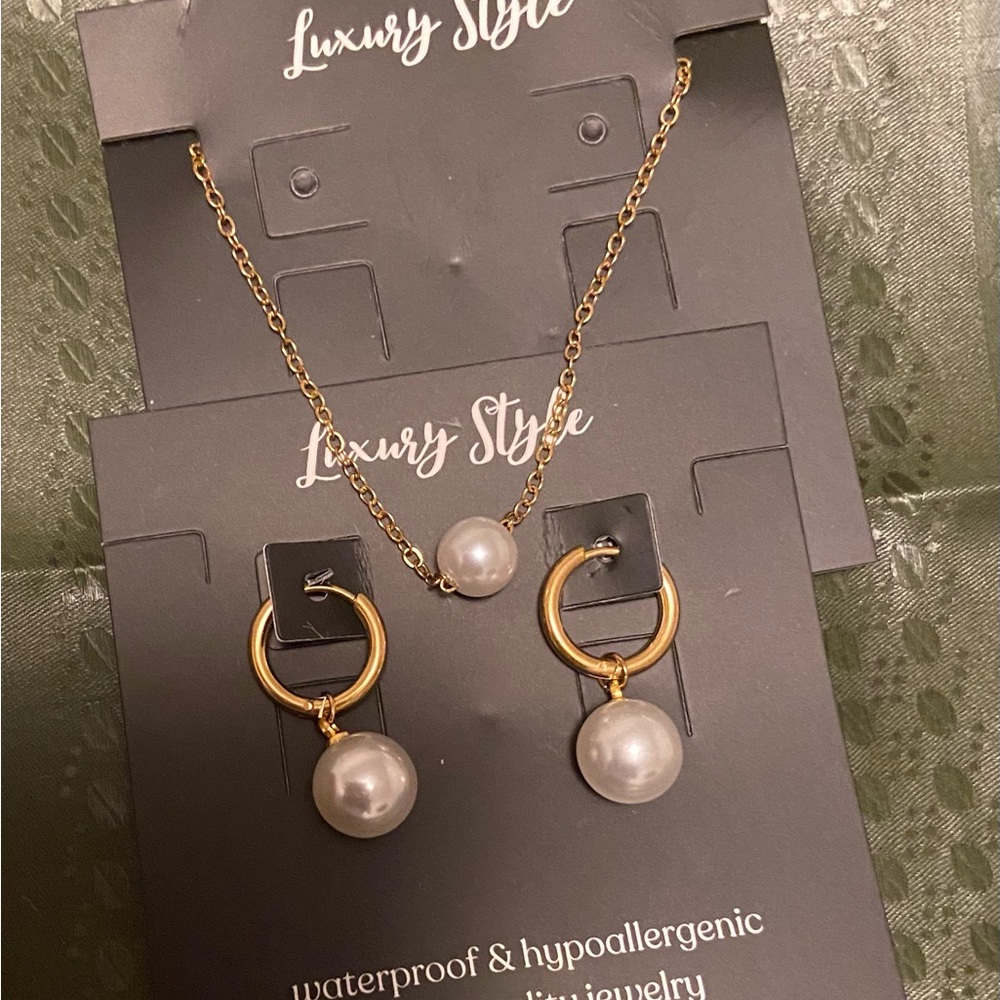 Gold and White Pearl Necklace Set